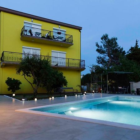 Apartment Mery Pula Bagian luar foto