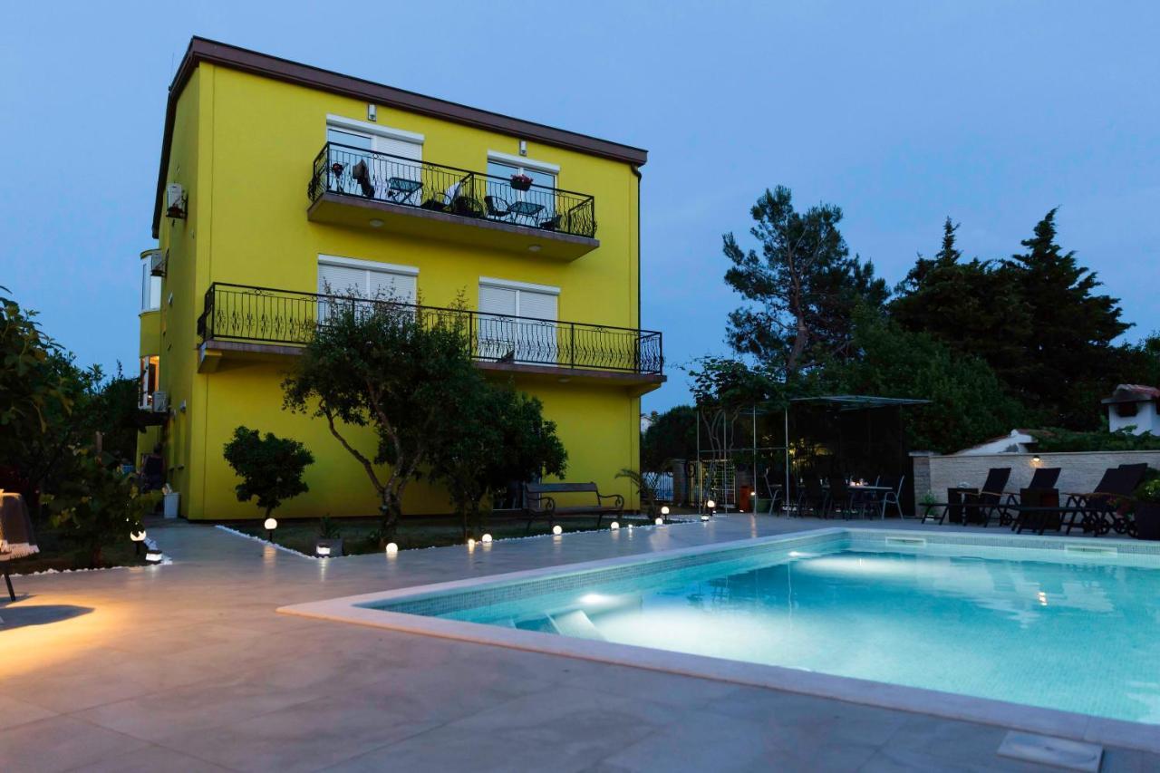 Apartment Mery Pula Bagian luar foto