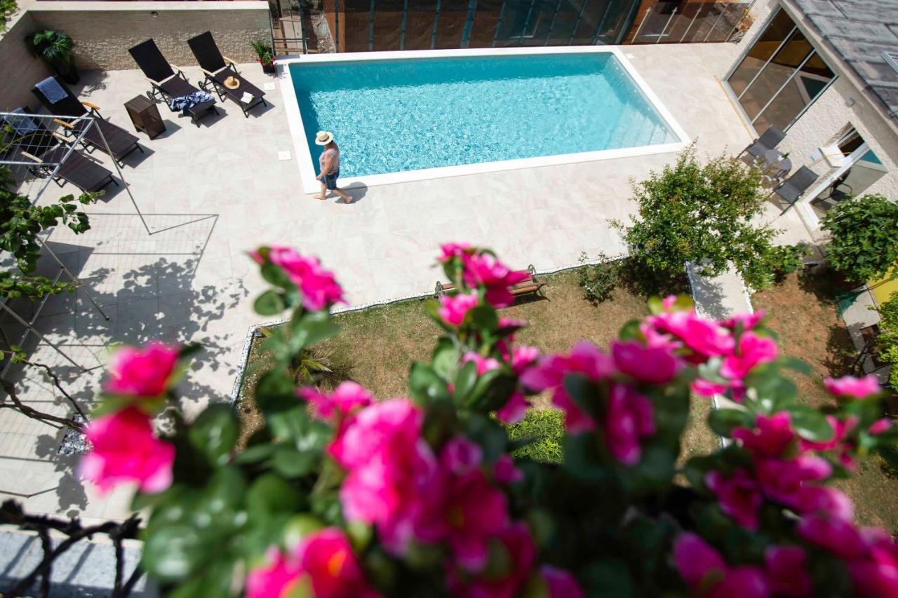 Apartment Mery Pula Bagian luar foto