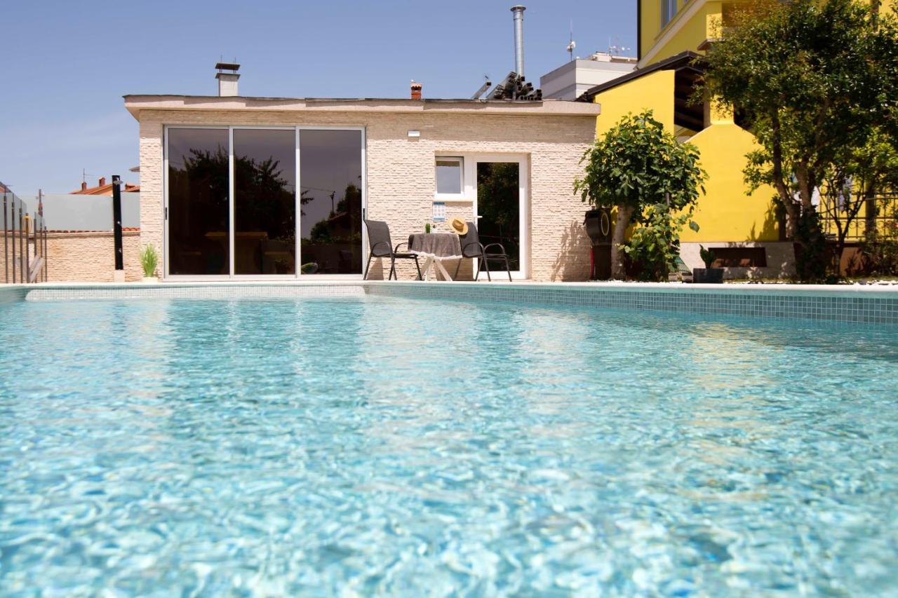 Apartment Mery Pula Bagian luar foto