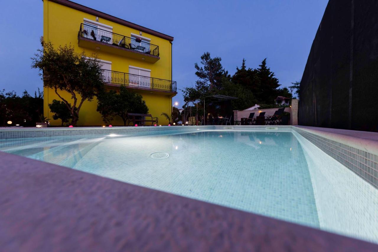 Apartment Mery Pula Bagian luar foto