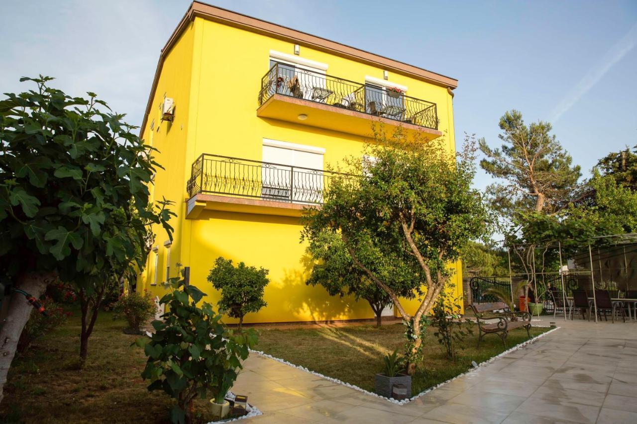 Apartment Mery Pula Bagian luar foto