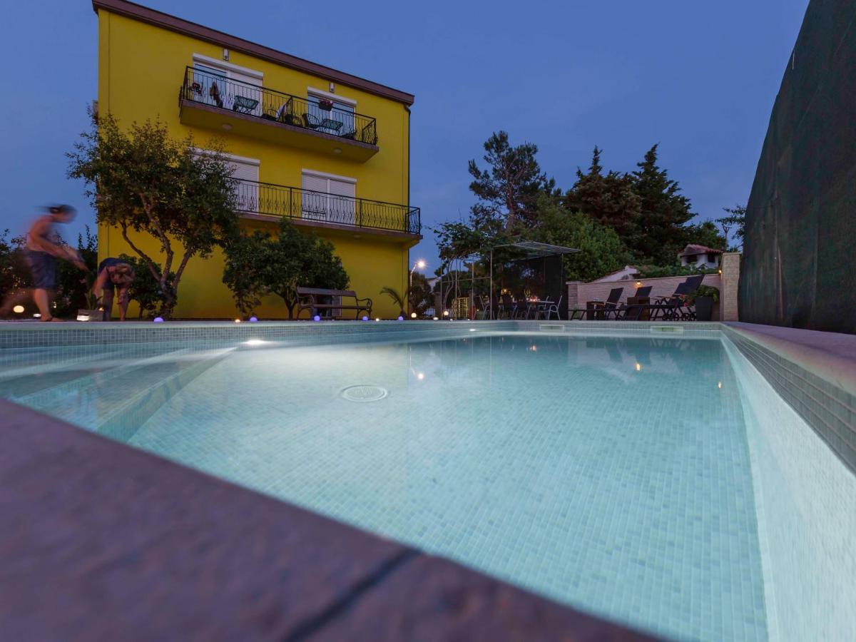 Apartment Mery Pula Bagian luar foto