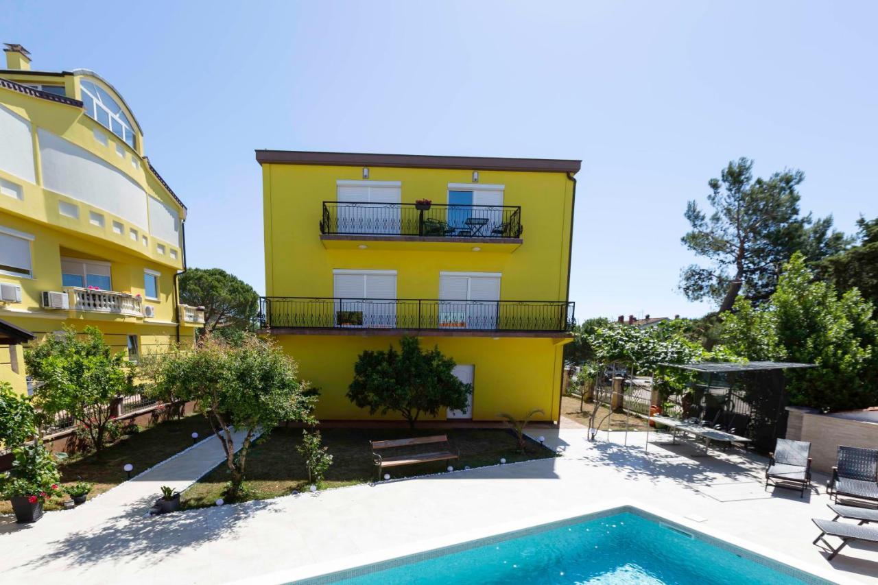 Apartment Mery Pula Bagian luar foto