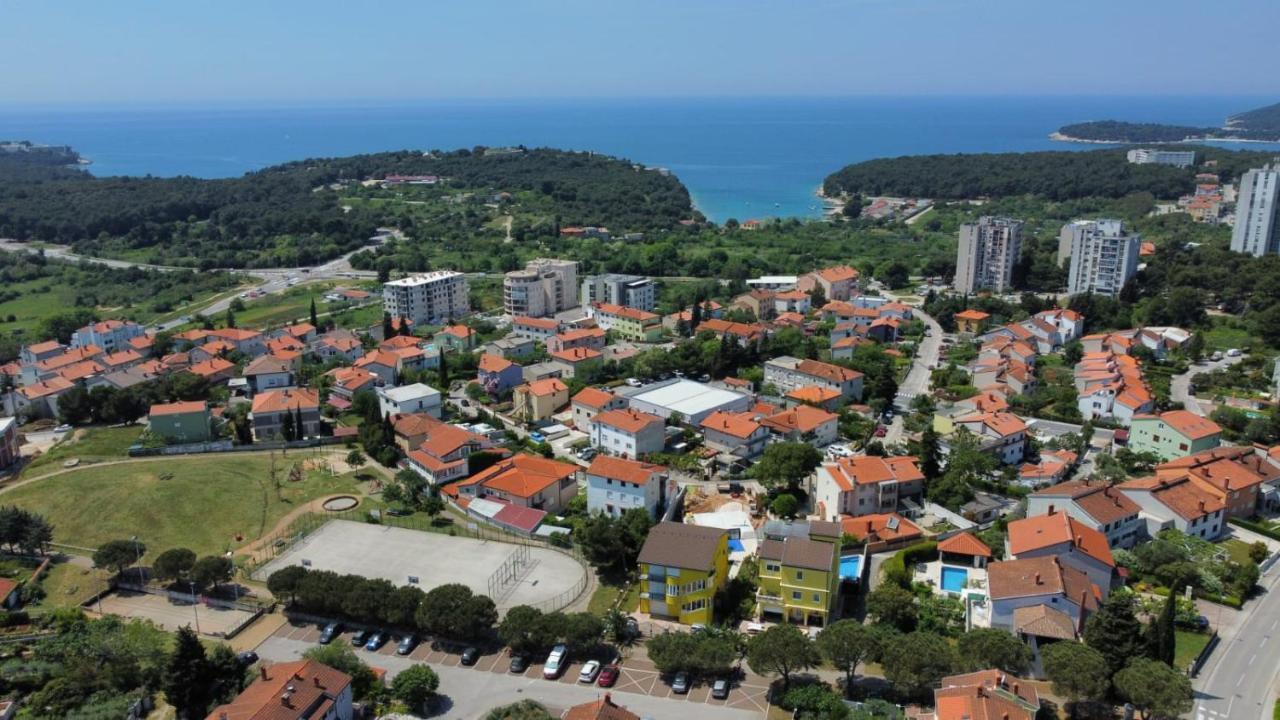 Apartment Mery Pula Bagian luar foto