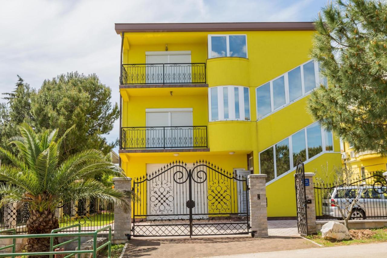 Apartment Mery Pula Bagian luar foto
