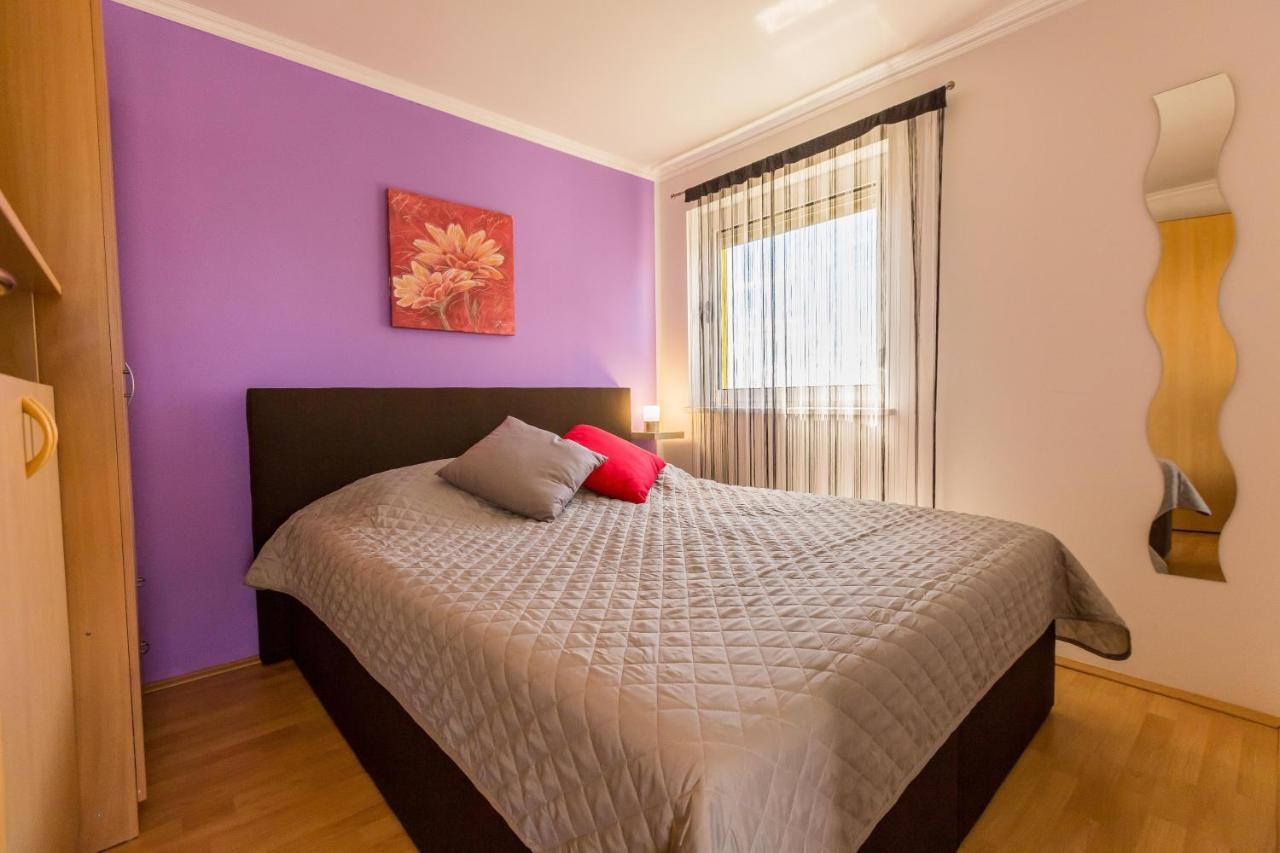 Apartment Mery Pula Bagian luar foto