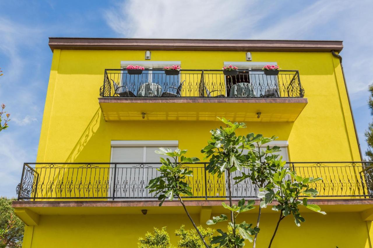 Apartment Mery Pula Bagian luar foto