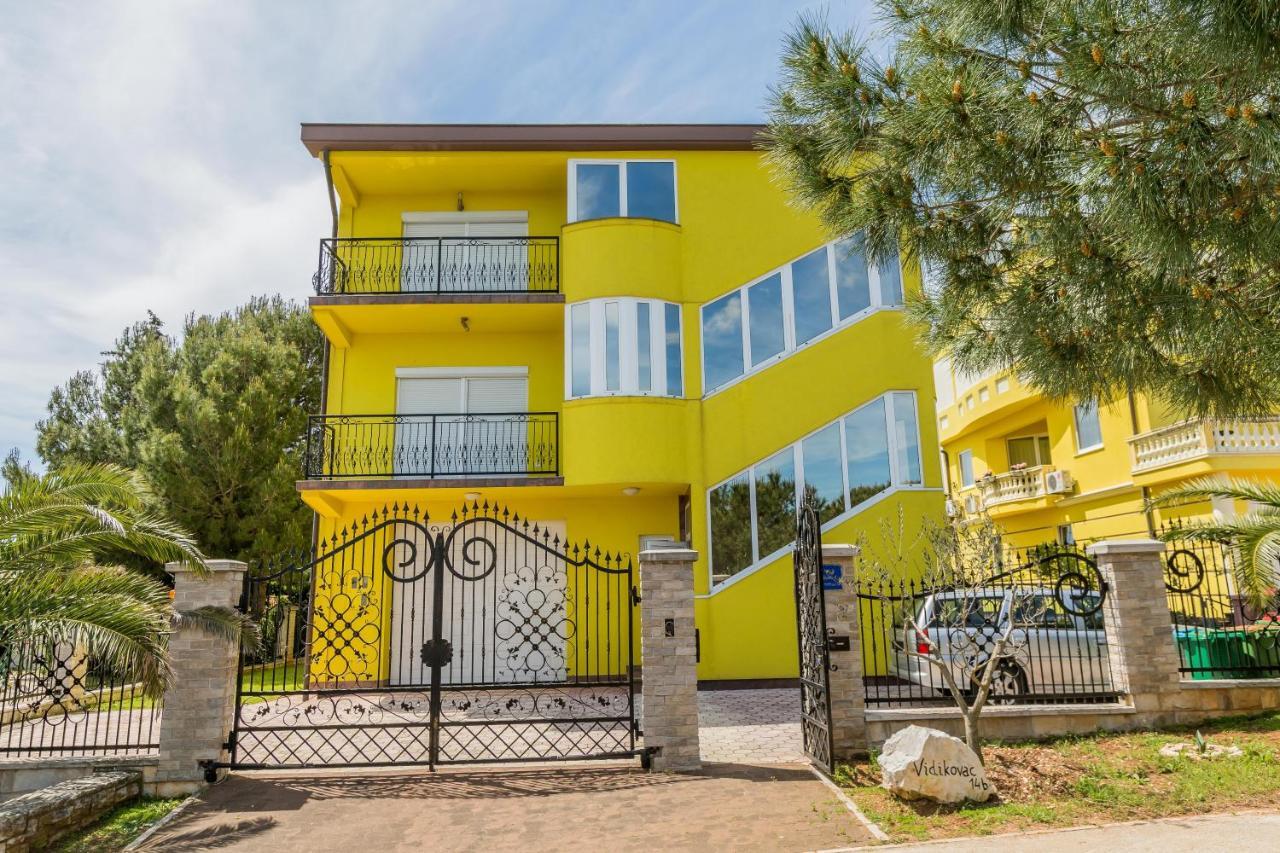 Apartment Mery Pula Bagian luar foto